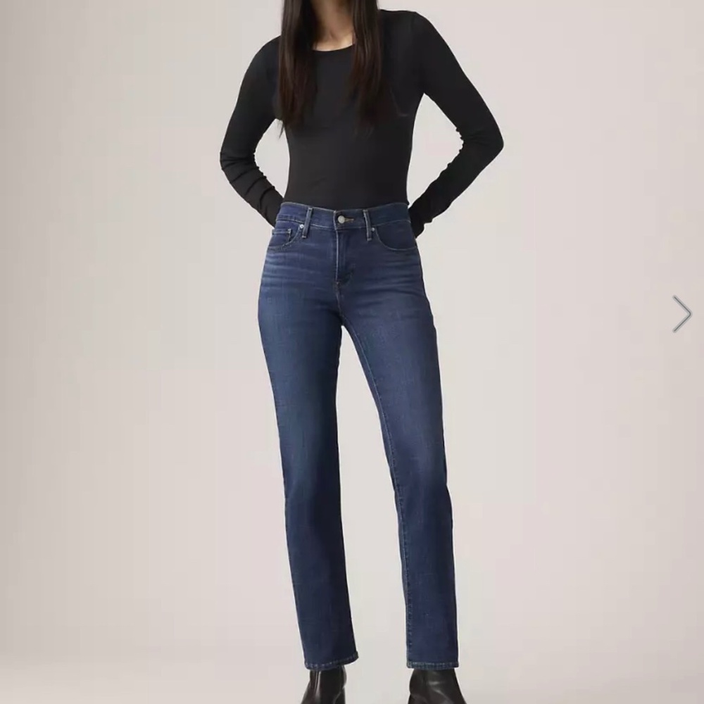 NWT Levi’s Straight Shaping Jeans